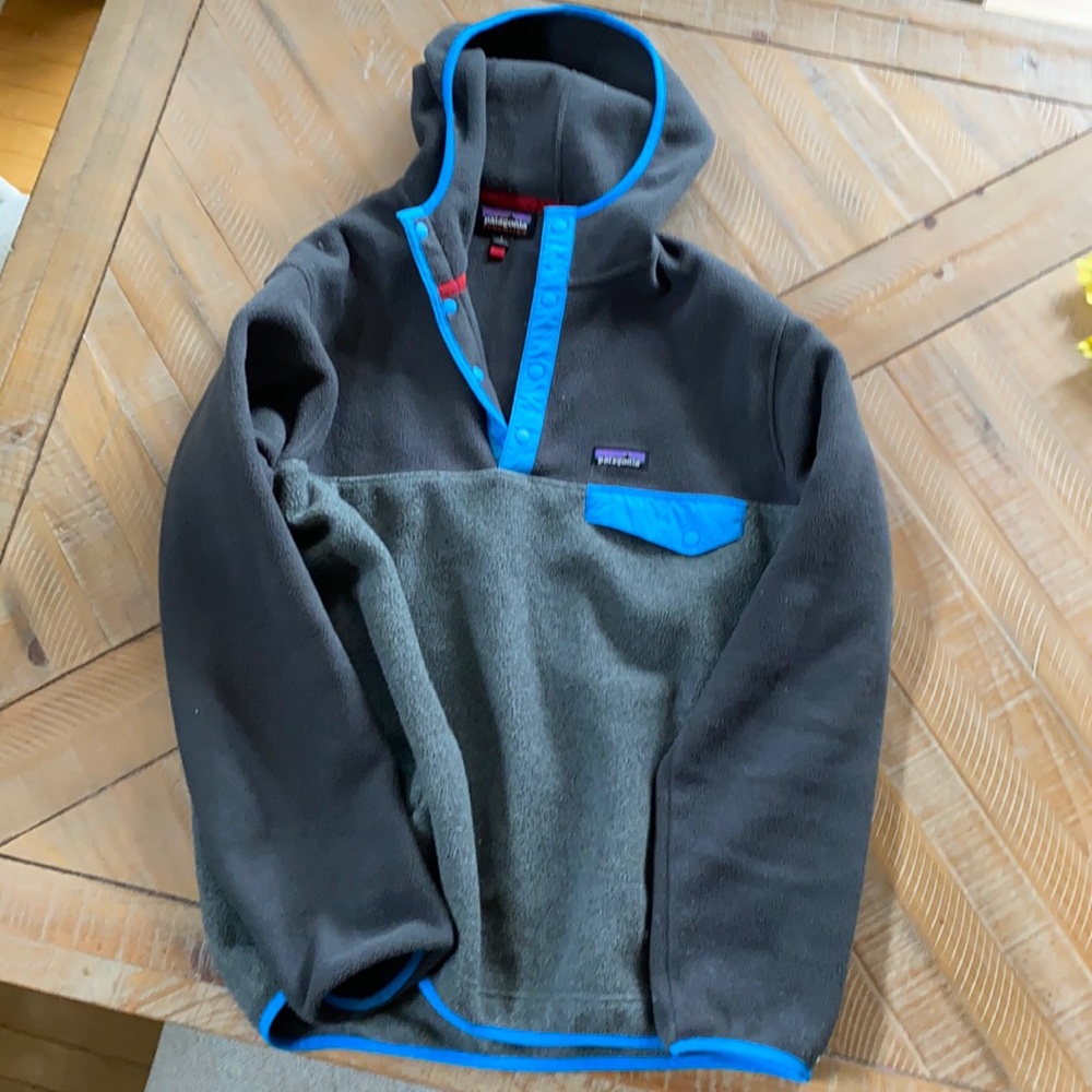Men’s Patagonia Large synchilla pullover with hood